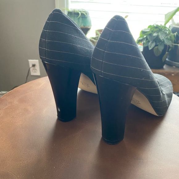 Steve Madden size 10, black with white pinstripes. Patton leather heels. - Picture 4 of 6